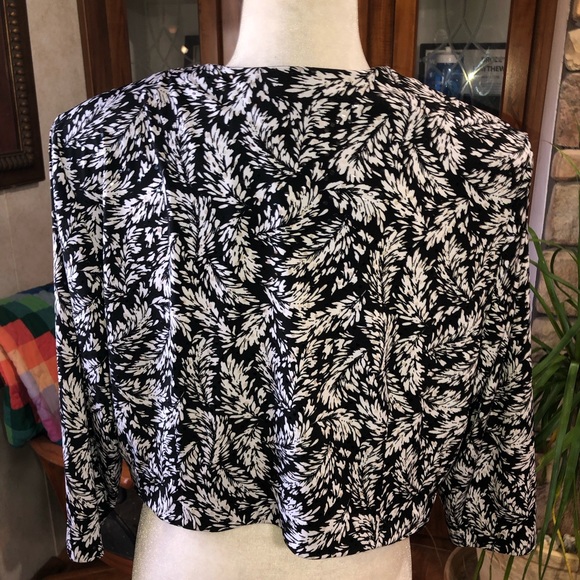 MSK WOMEN SIZE 16W BLACK WHITE & A LITTLE TAUPE SEQUINED CROPPED OPEN FRONT JACK - Picture 7 of 8